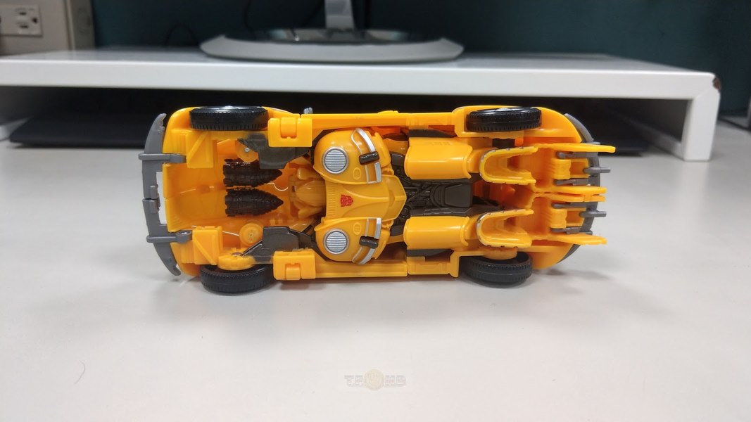 Bumblebee The Movie Energon Igniters   In Hand Images Of Optimus Prime Bumblebee And Barricade  (11 of 59)
